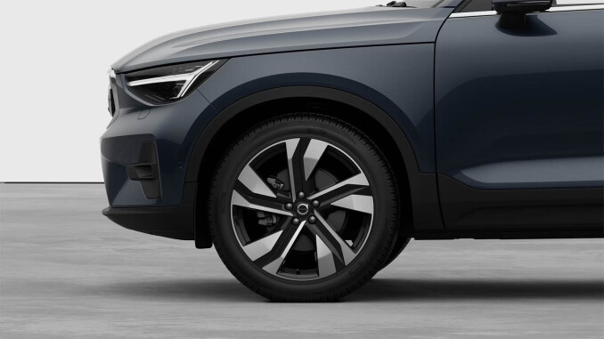 Volvo XC40 2.0 B4P Ultra Bright 5dr Auto Petrol Estate - Image 8
